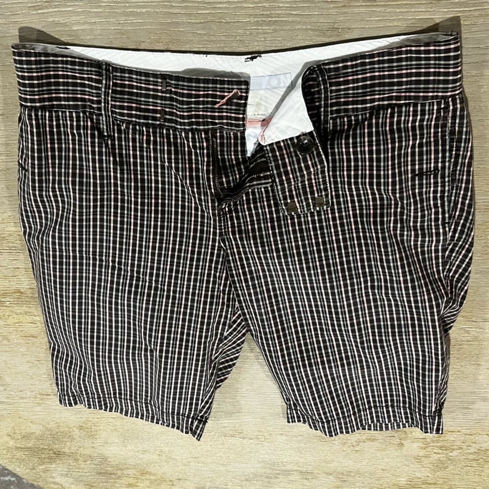 Old Navy Plaid Bermuda Shorts Women’s 14 Mid-Rise Black Pink Check - Picture 8 of 8